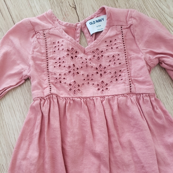 Two old navy dresses 12-18 months - Picture 2 of 7